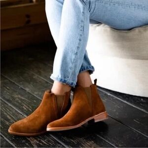 Nisolo Classic Chelsea Boot in Nutmeg Suede